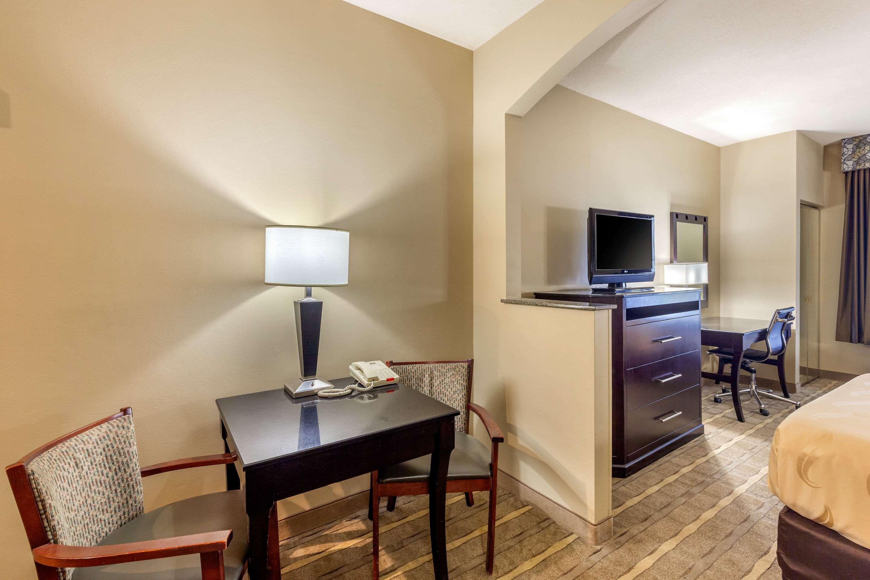 Quality Inn & Suites Дюрант Екстериор снимка